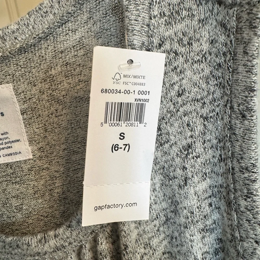New GAP Kids Gray Knit Jumpsuit Size S (6-7)